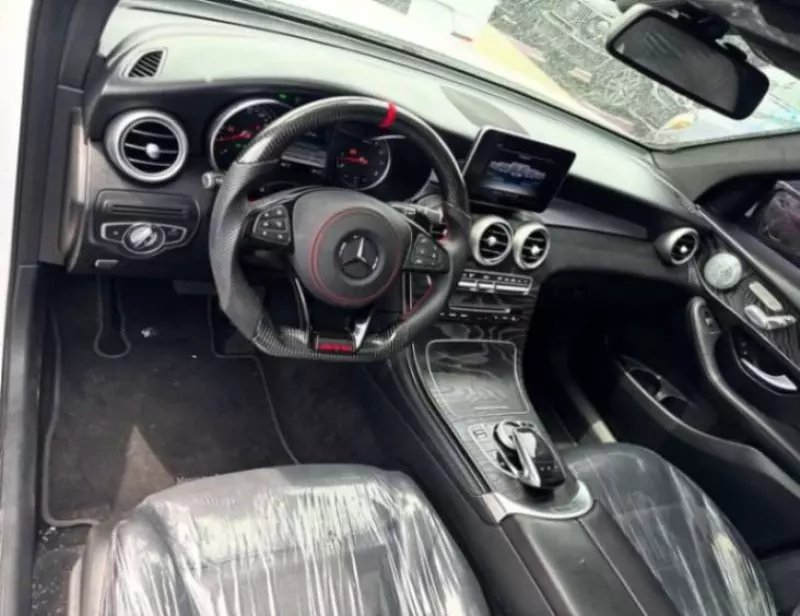 Mercedes-Benz GLC 300   - 2017