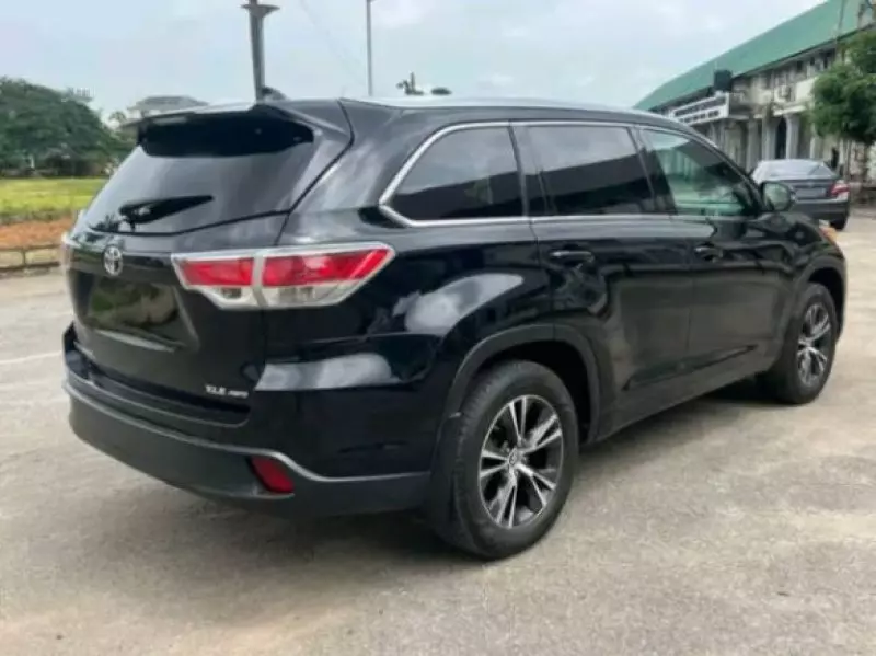 Toyota Highlander   - 2016