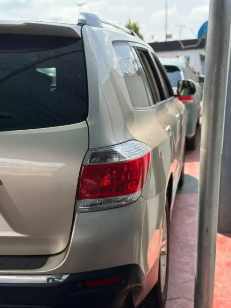 Toyota Highlander   - 2013