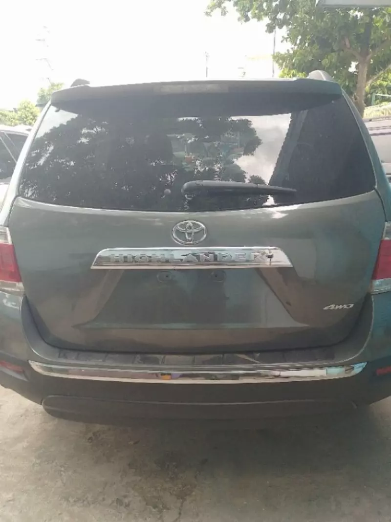 Toyota Highlander   - 2013