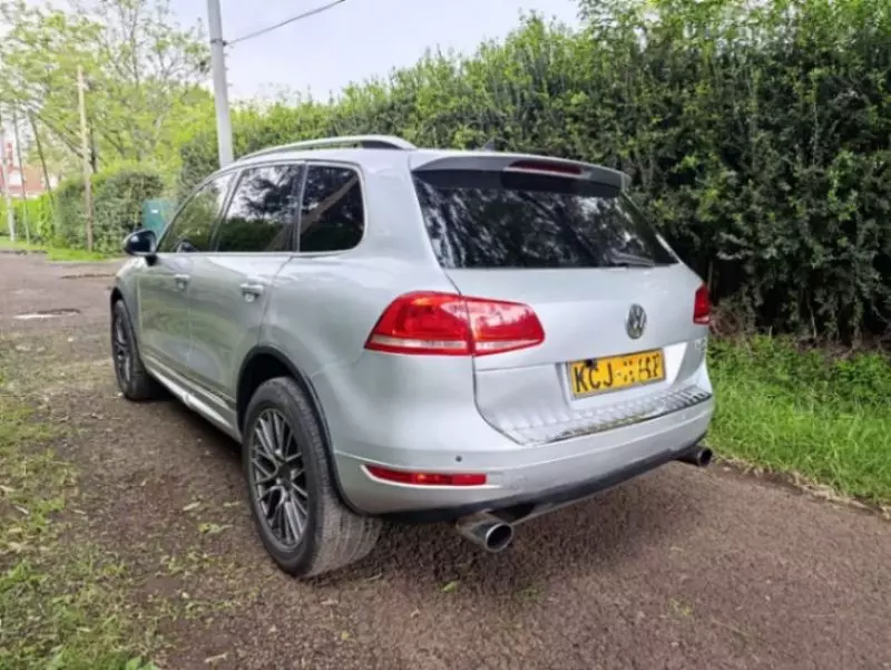 Volkswagen Touareg   - 2011