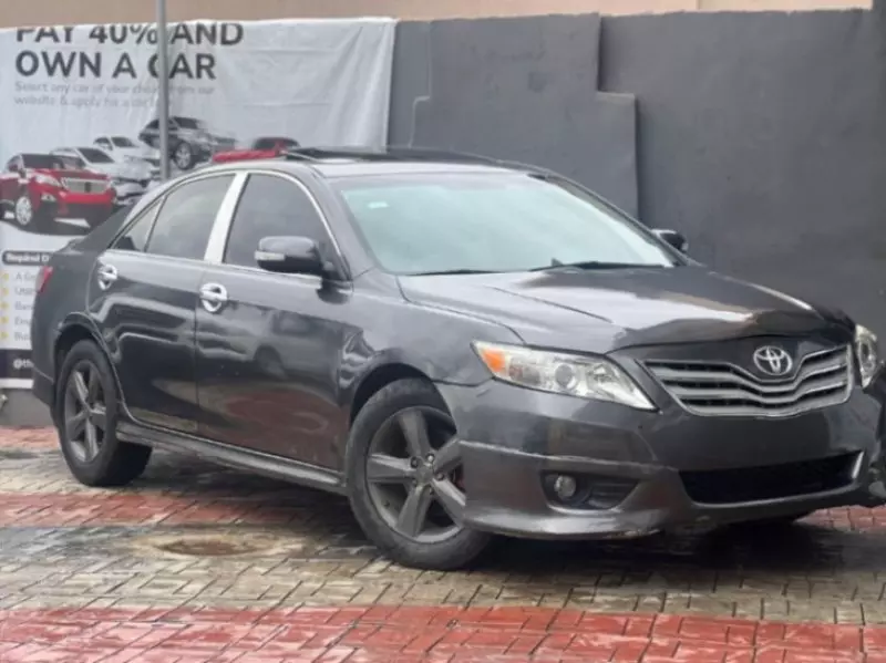 Toyota Camry   - 2011