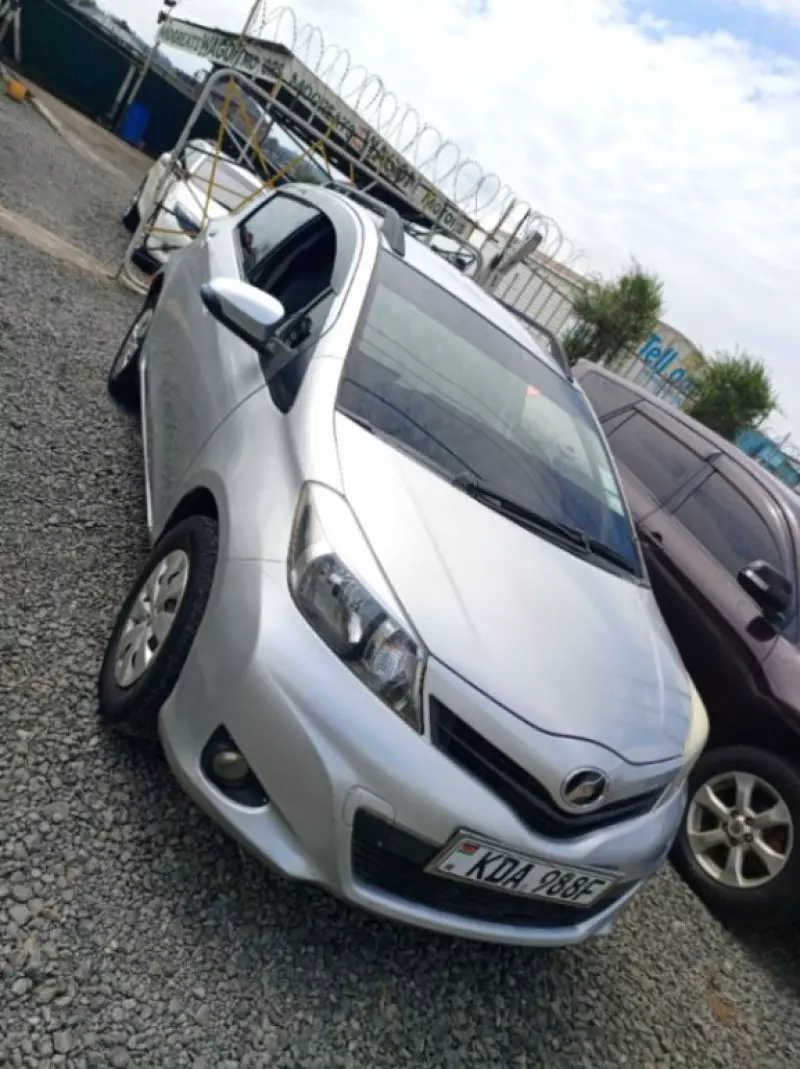 Toyota Vitz   - 2016