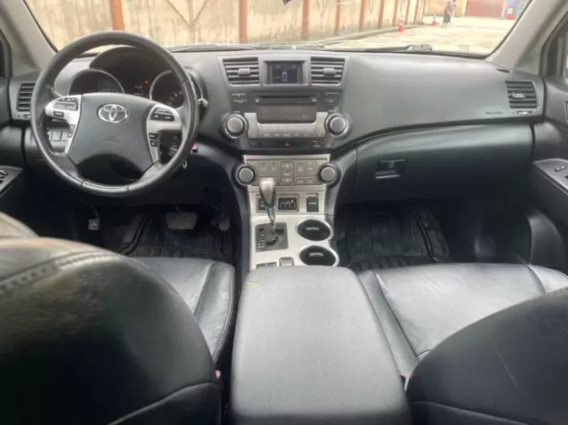 Toyota Highlander   - 2011
