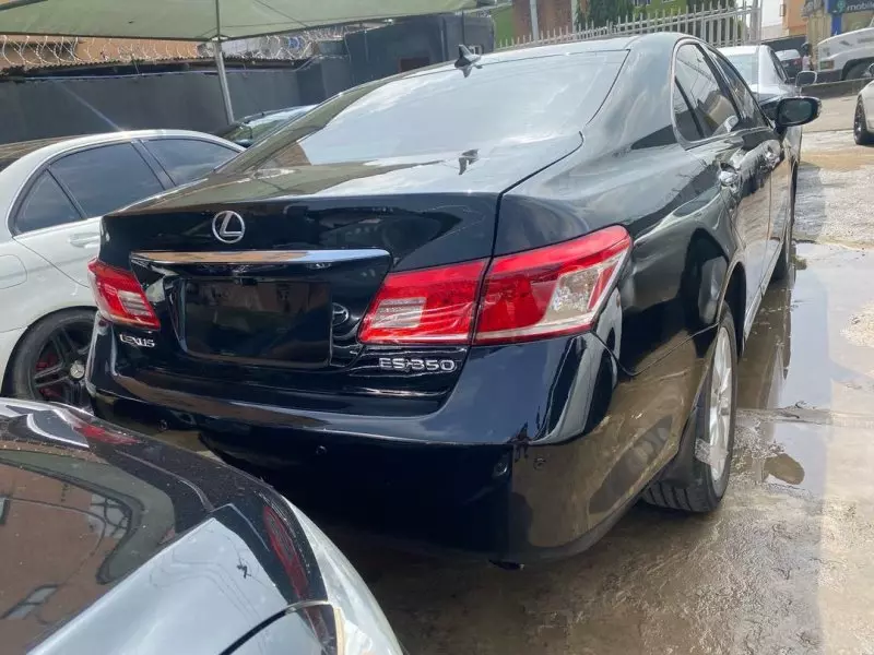 Lexus ES 350   - 2010