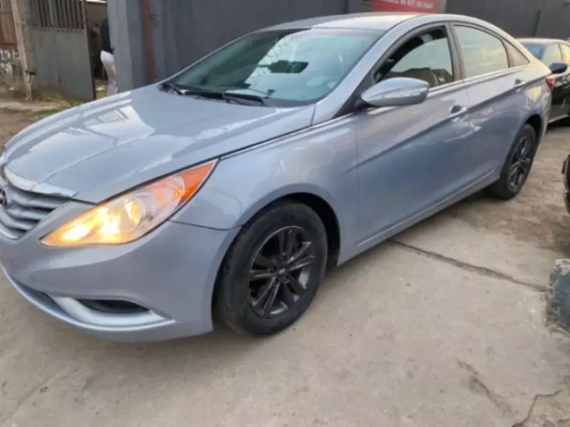 Hyundai Sonata   - 2012