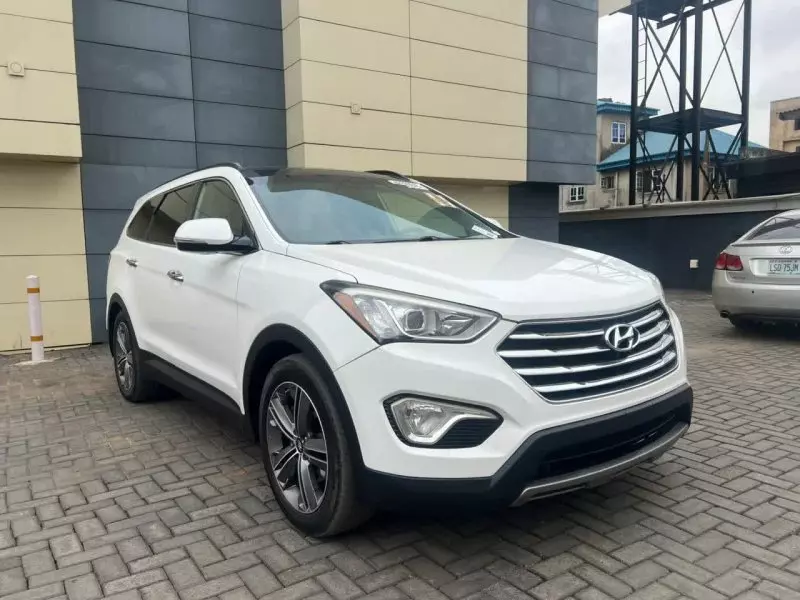 Hyundai Santa Fe   - 2013