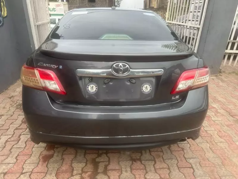 Toyota Camry   - 2010