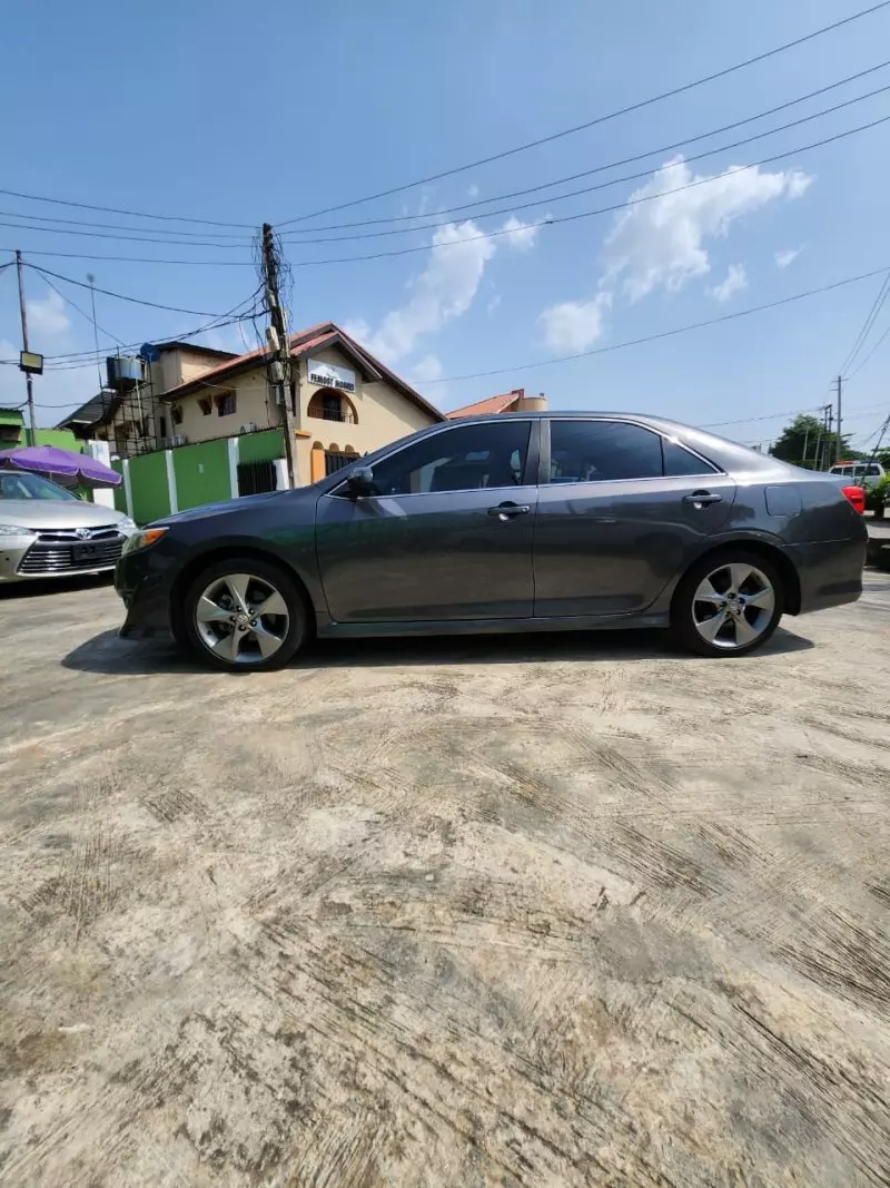 Toyota Camry   - 2014