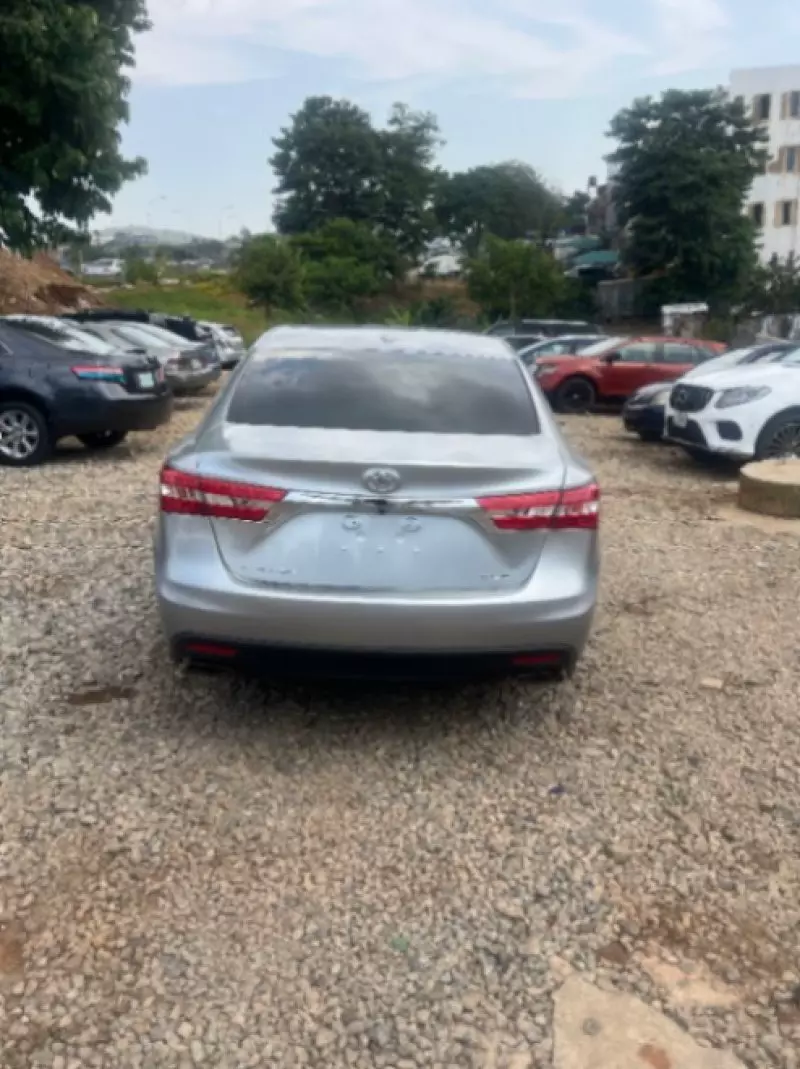 Toyota Avalon   - 2013