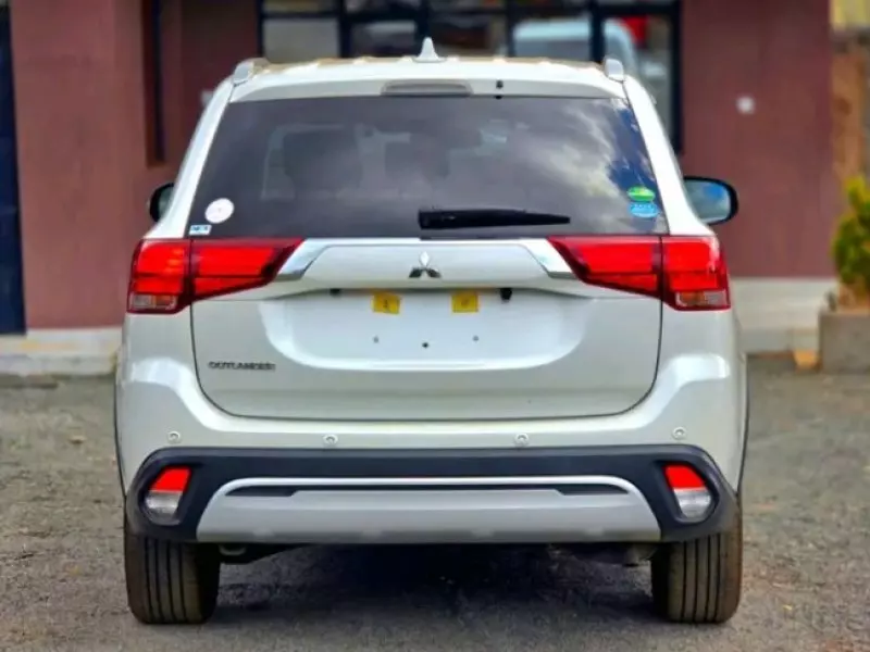 Mitsubishi OUTLANDER   - 2019