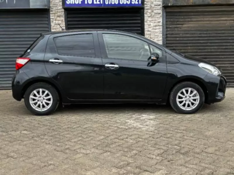 Toyota Vitz   - 2018