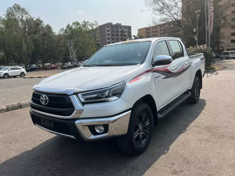 Toyota Hilux   - 2021