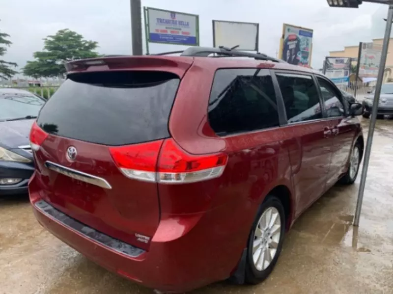 Toyota Sienna   - 2014