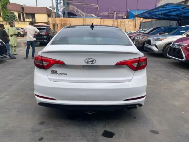 Hyundai Sonata   - 2016