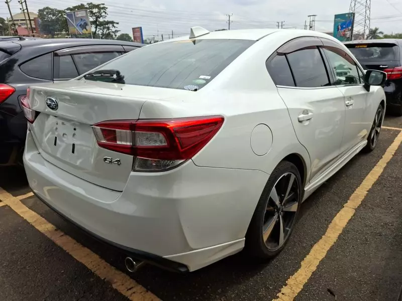 Subaru Legacy B4   - 2017