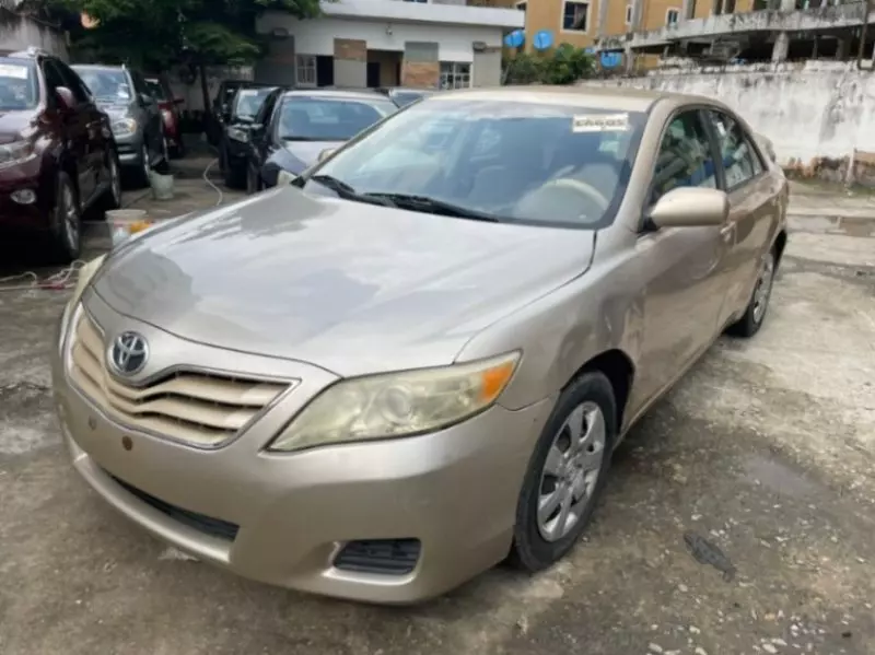 Toyota Camry   - 2010