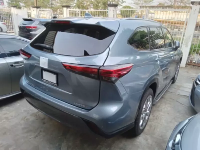 Toyota Highlander   - 2021