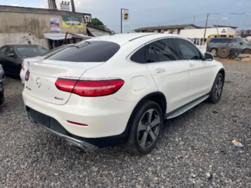 Mercedes-Benz GLC 300   - 2017