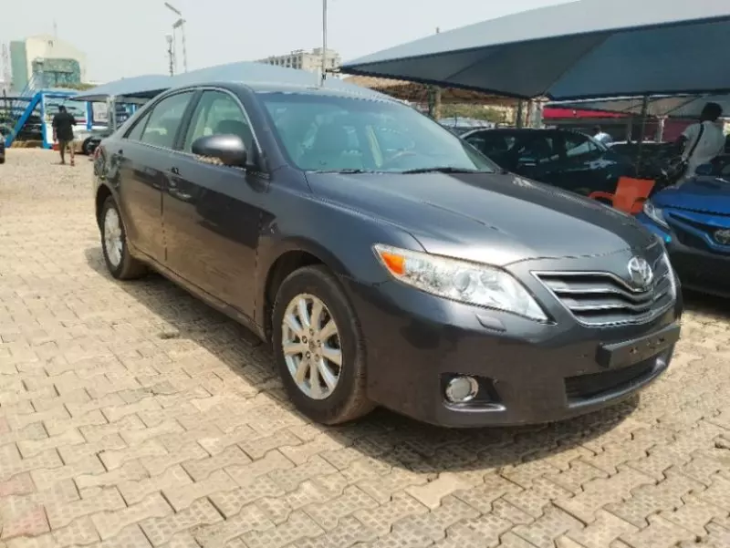 Toyota Camry   - 2011
