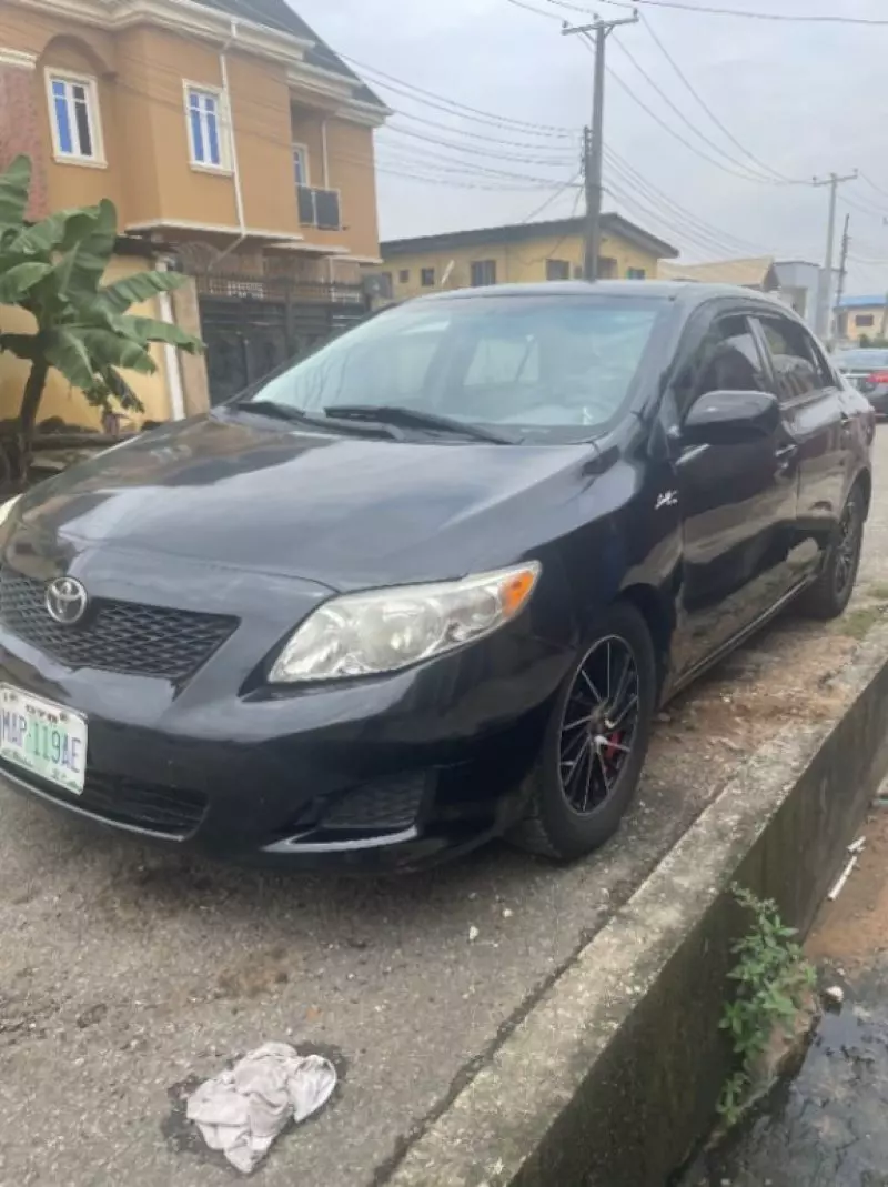 Toyota Corolla   - 2009