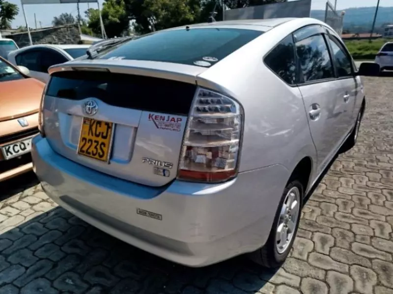 Toyota Prius   - 2010