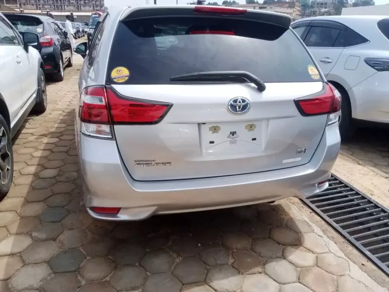 Toyota Fielder hybrid    - 2017