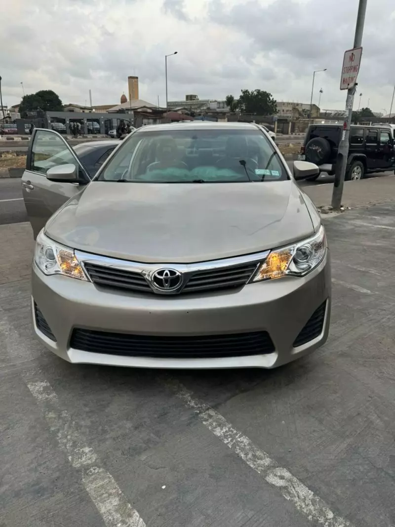 Toyota Camry   - 2014