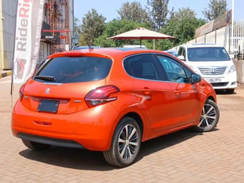 Peugeot 208   - 2017
