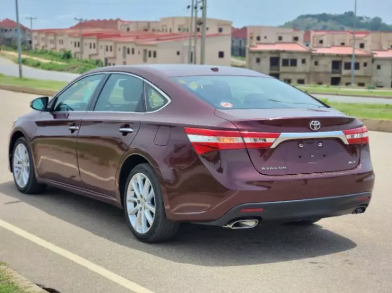 Toyota Avalon   - 2013
