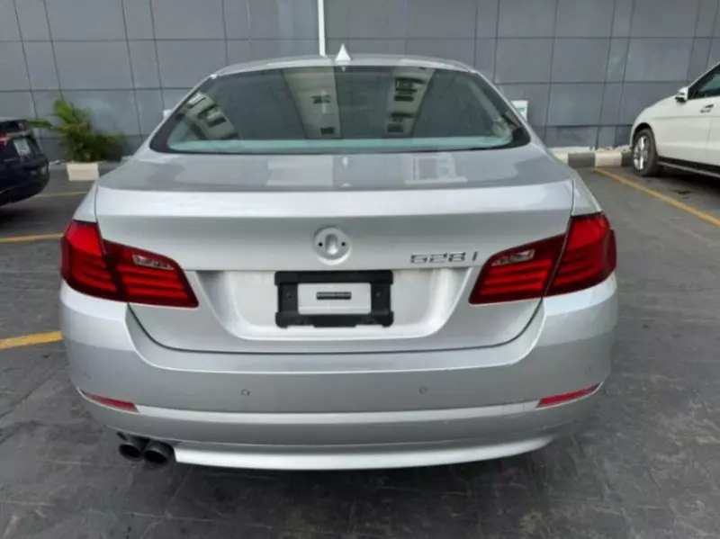 BMW 528i