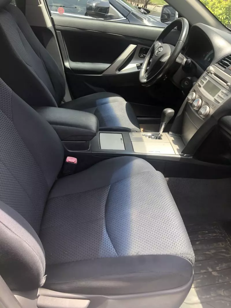 Toyota Camry   - 2010