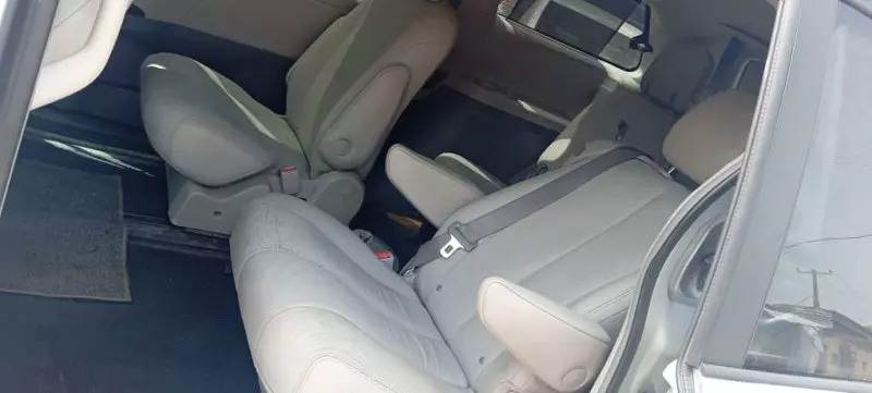Toyota Sienna   - 2011