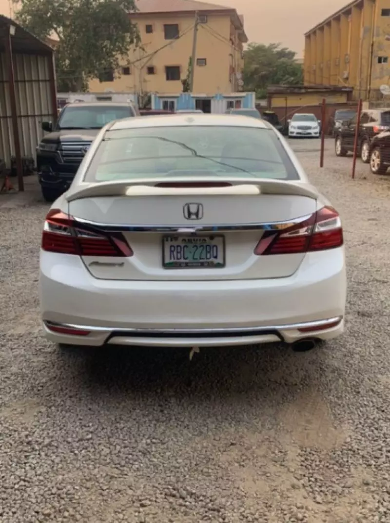 Honda Accord   - 2016