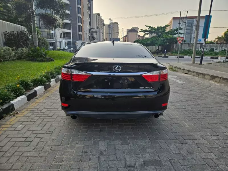 Lexus ES   - 2015