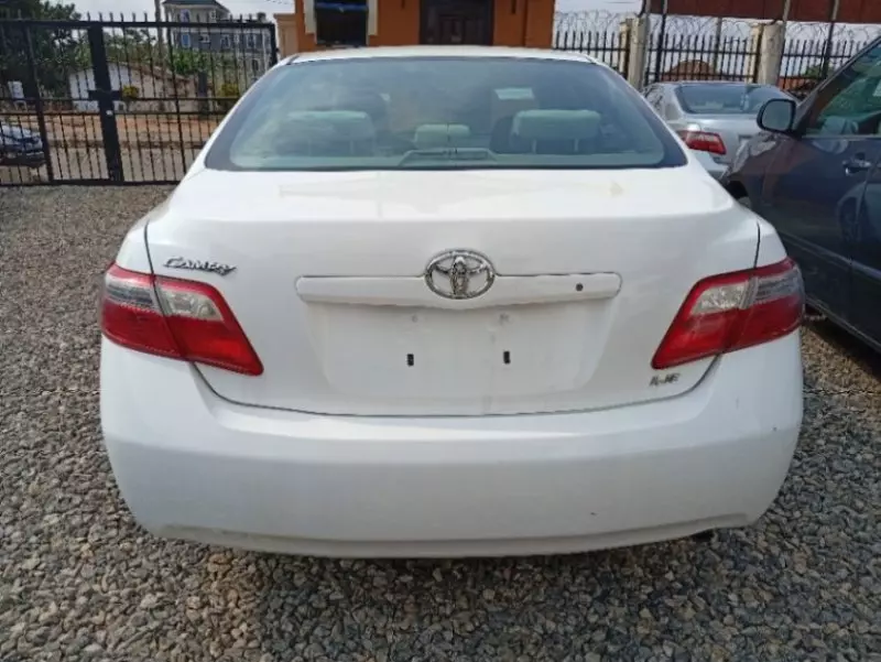 Toyota Camry   - 2009