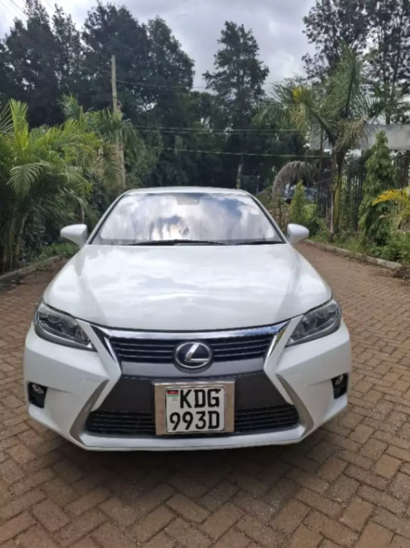 Lexus CT 200h   - 2014