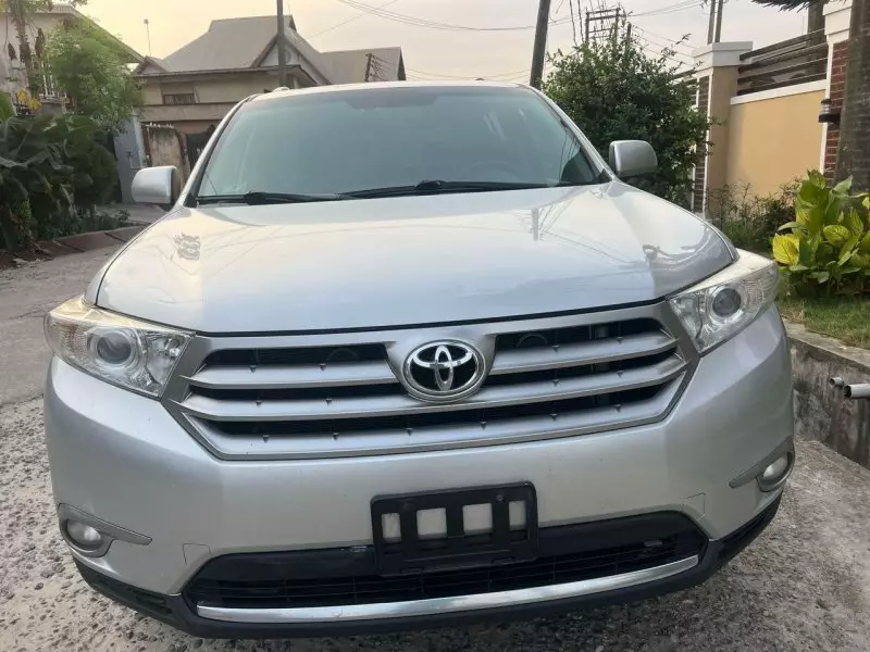 Toyota Highlander   - 2013