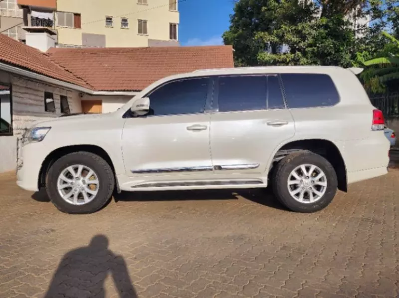 Toyota Land Cruiser V8   - 2017