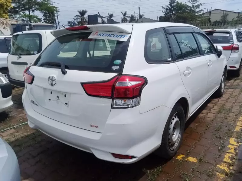 Toyota Fielder    - 2016