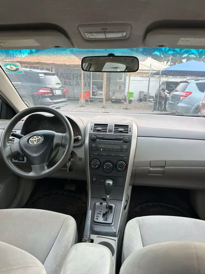Toyota Corolla   - 2009