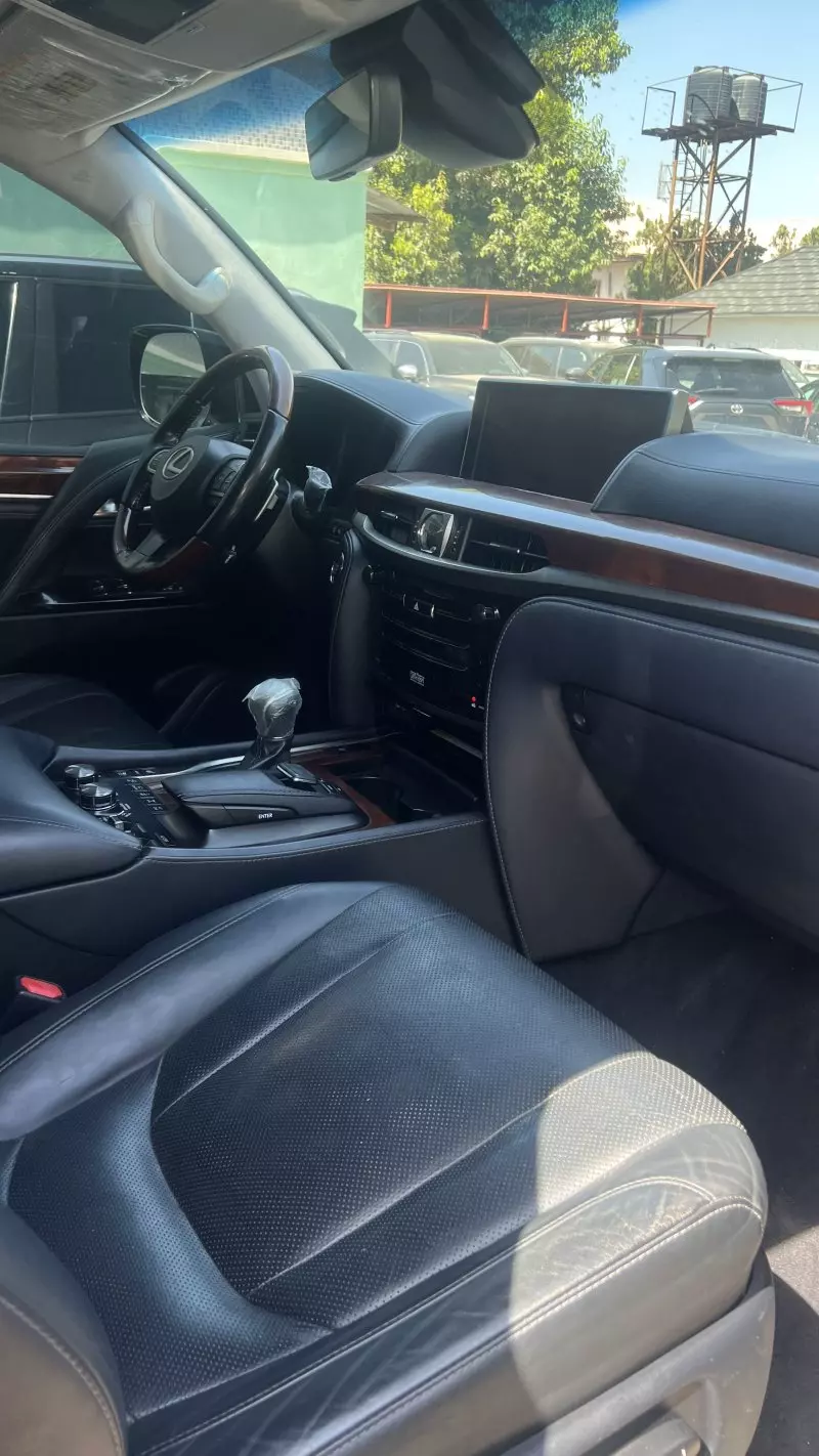 Lexus LX 570   - 2018