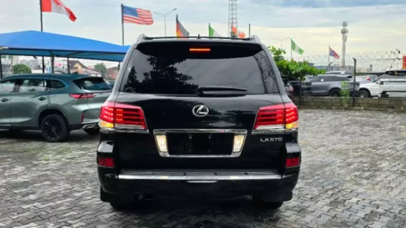 Lexus LX 570   - 2013