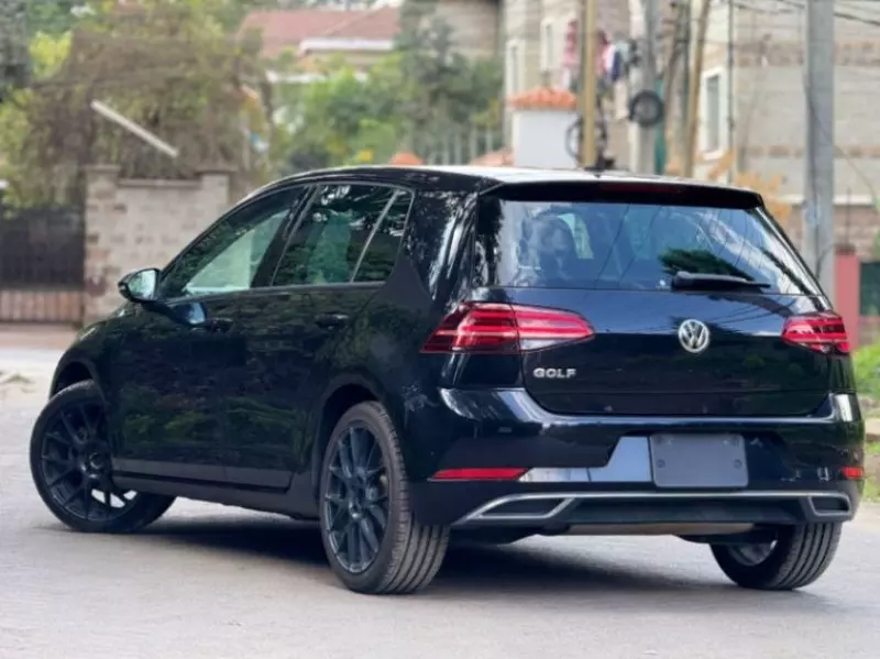 Volkswagen Golf   - 2018