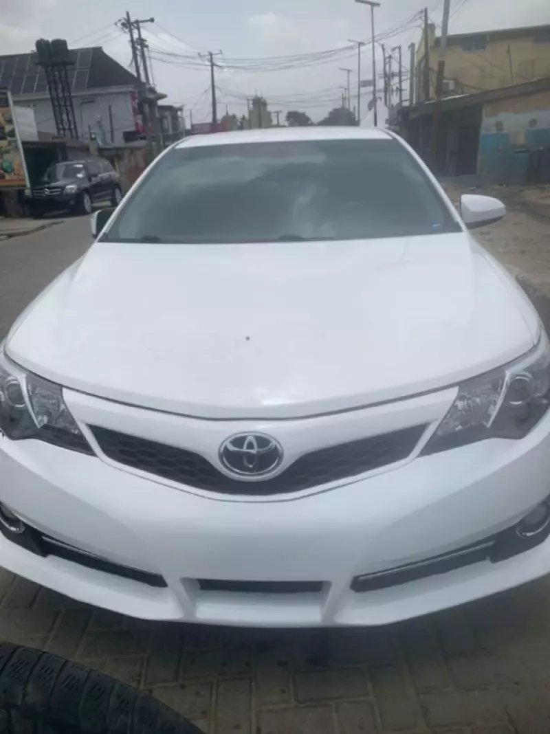 Toyota Camry   - 2012