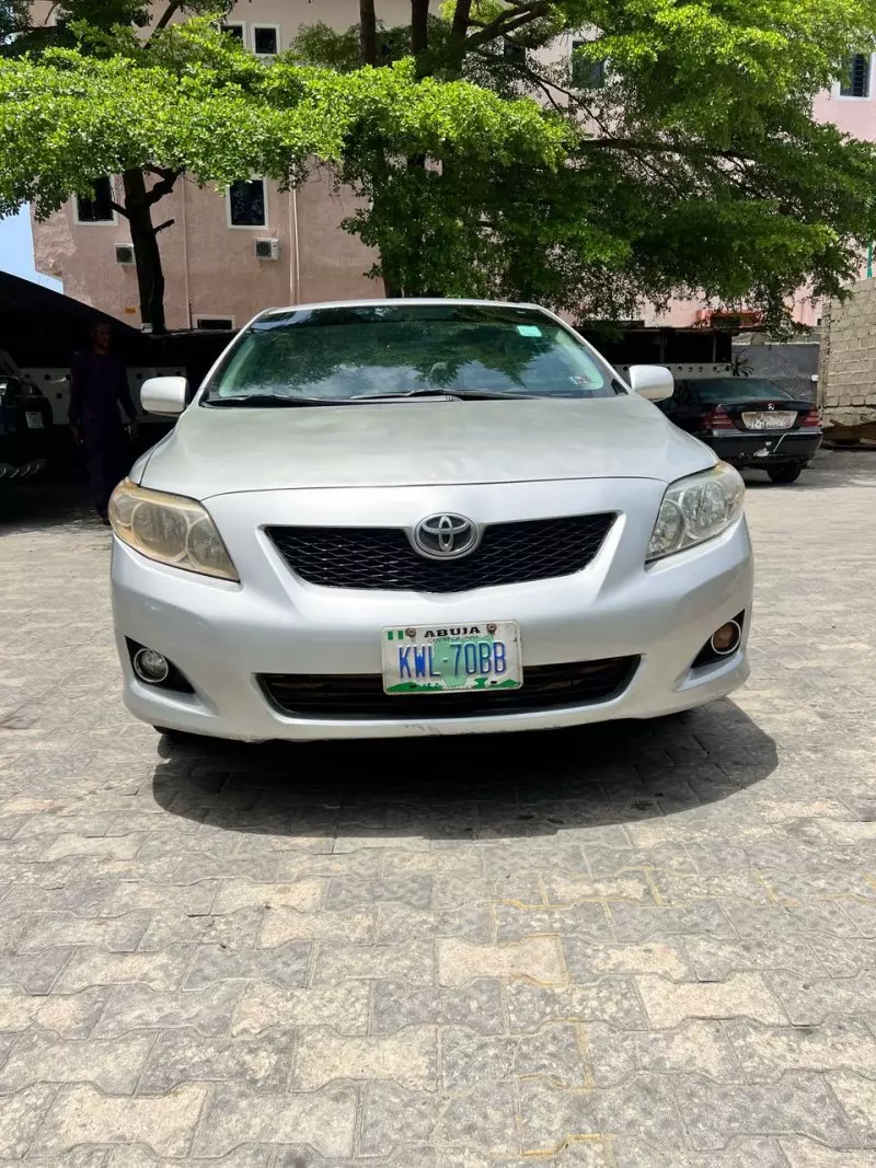 Toyota corolla   - 2010