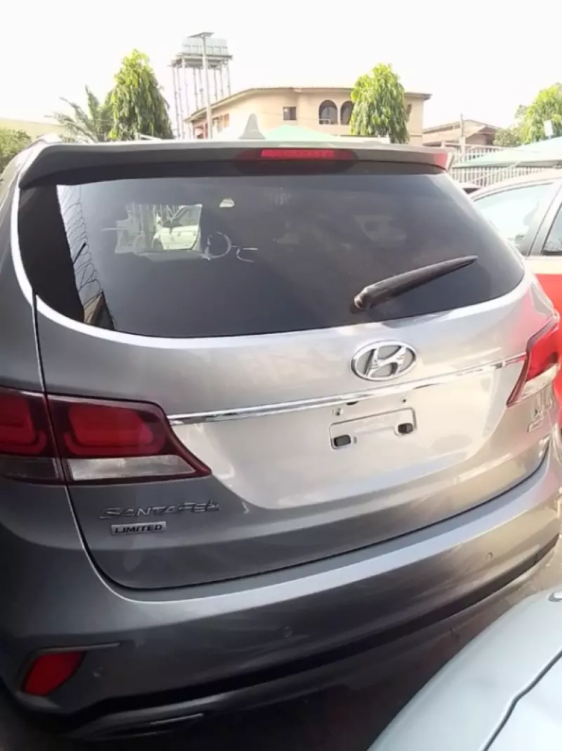 Hyundai Santa FE   - 2017