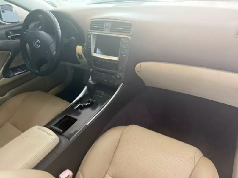 Lexus IS   - 2010