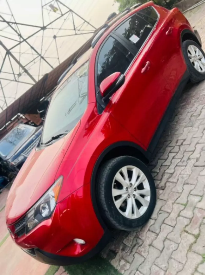 Toyota Camry   - 2018