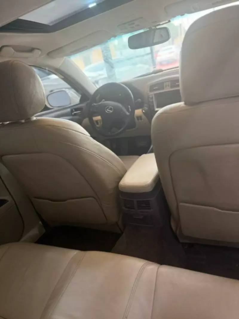 Lexus IS   - 2010